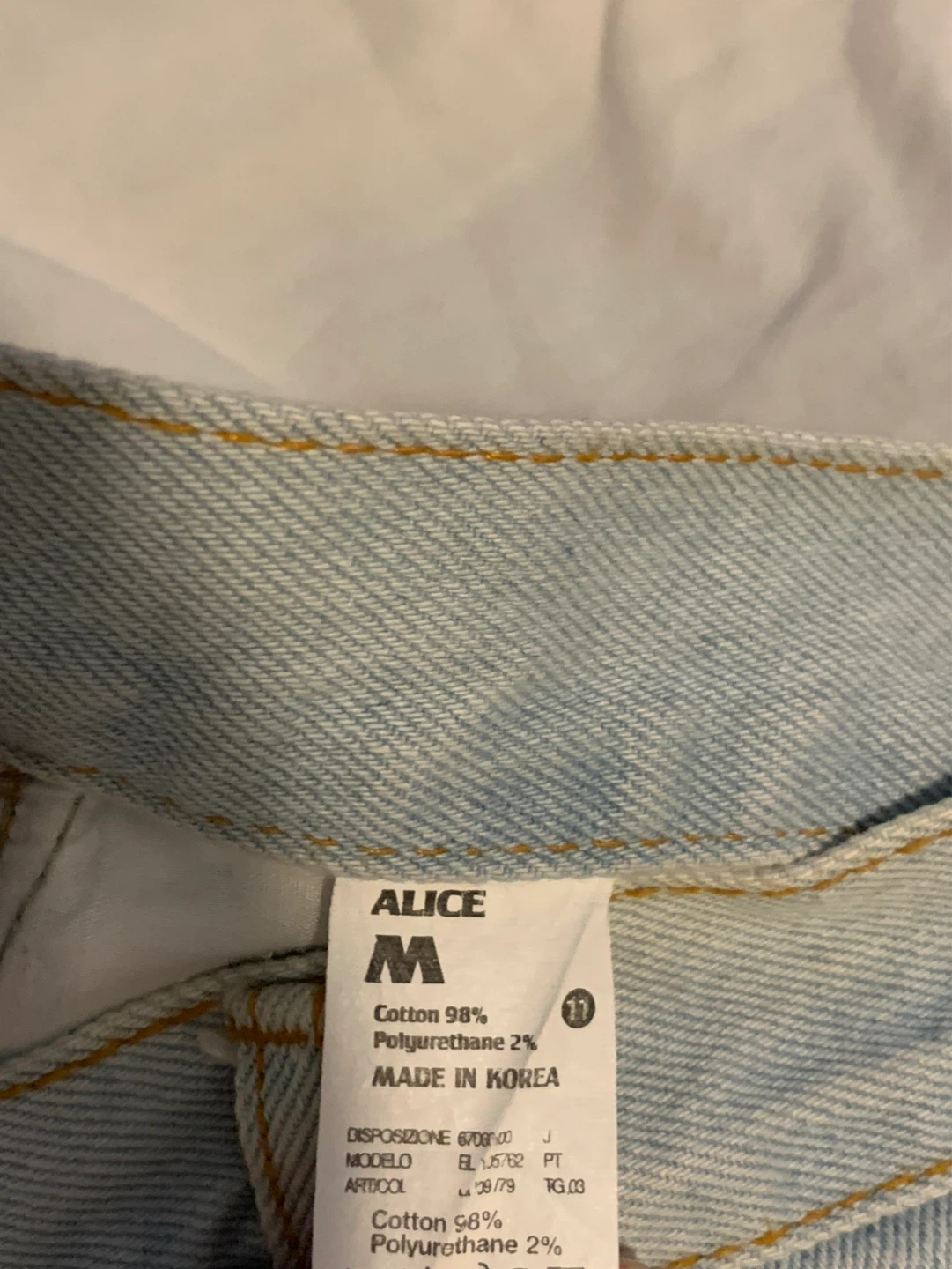 High-Waisted Denim Shorts Light Wash - photo 3