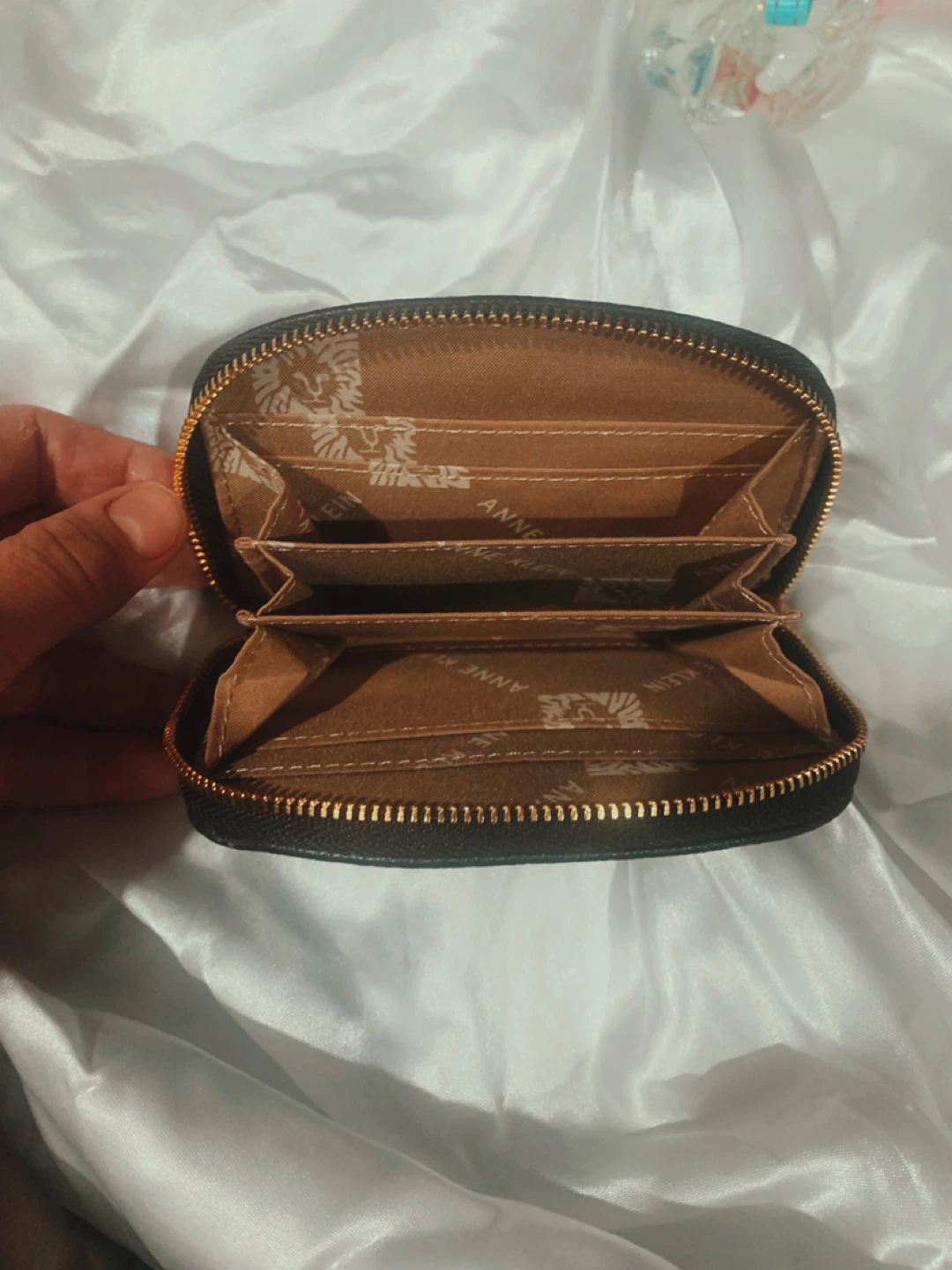 ✨ BRAND NEW Anne Klein Burgundy Card Holder - photo 5