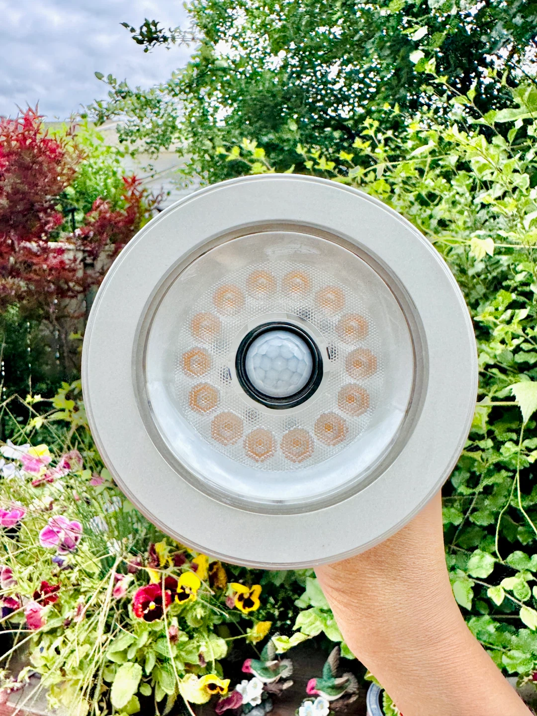NEW Sengled Motion Sensor LED Floodlight 90W Equivalent - photo 4