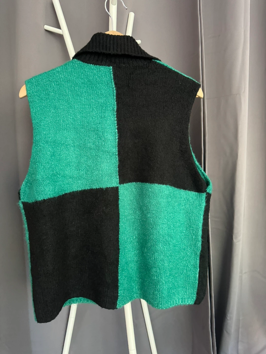 Colour-blocked knit vest - photo 2