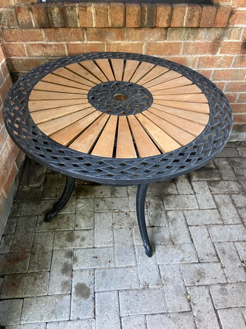 Round Outdoor Table - photo 2