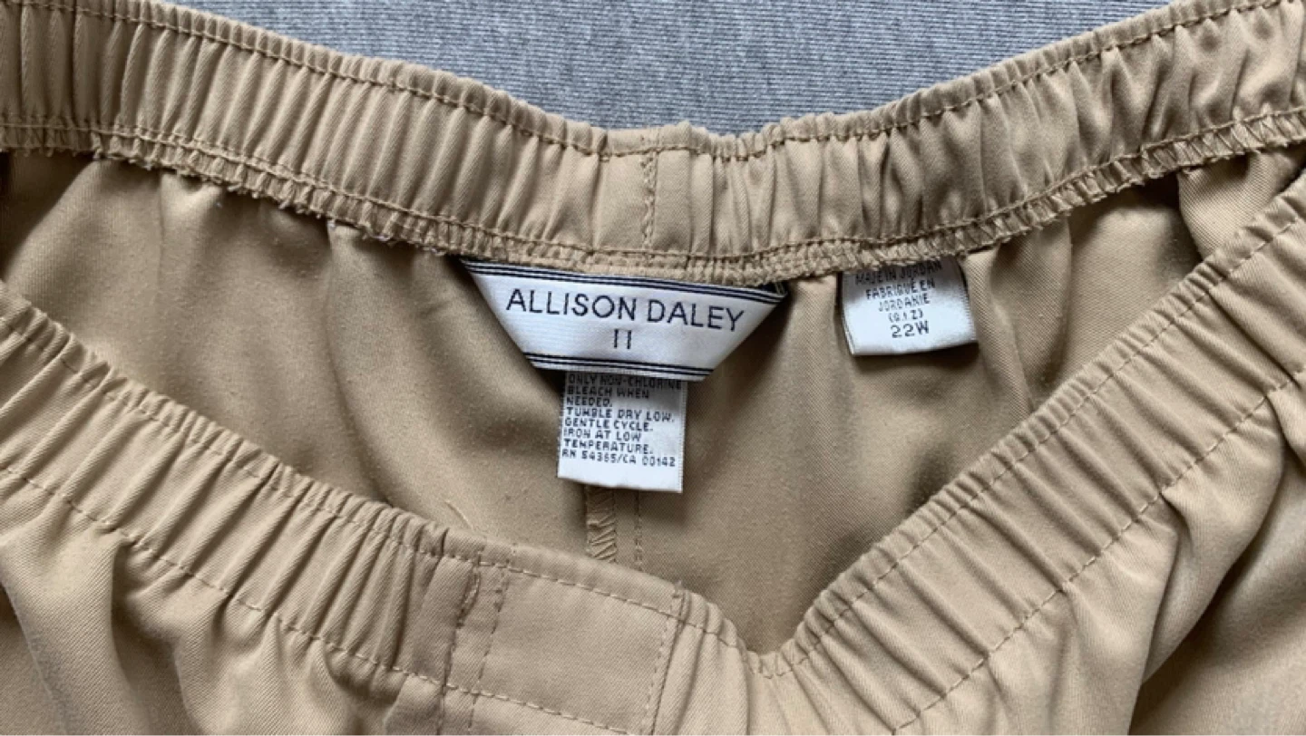 Ladies Tan Capris Size 22W (fits more like a 24) ⚽️ - photo 3