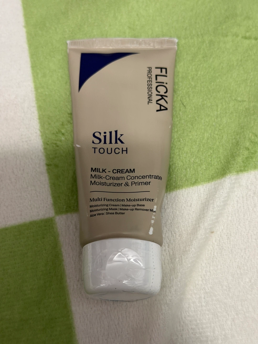 Flicka Professional Silk Moisturizer & Primer⚽️