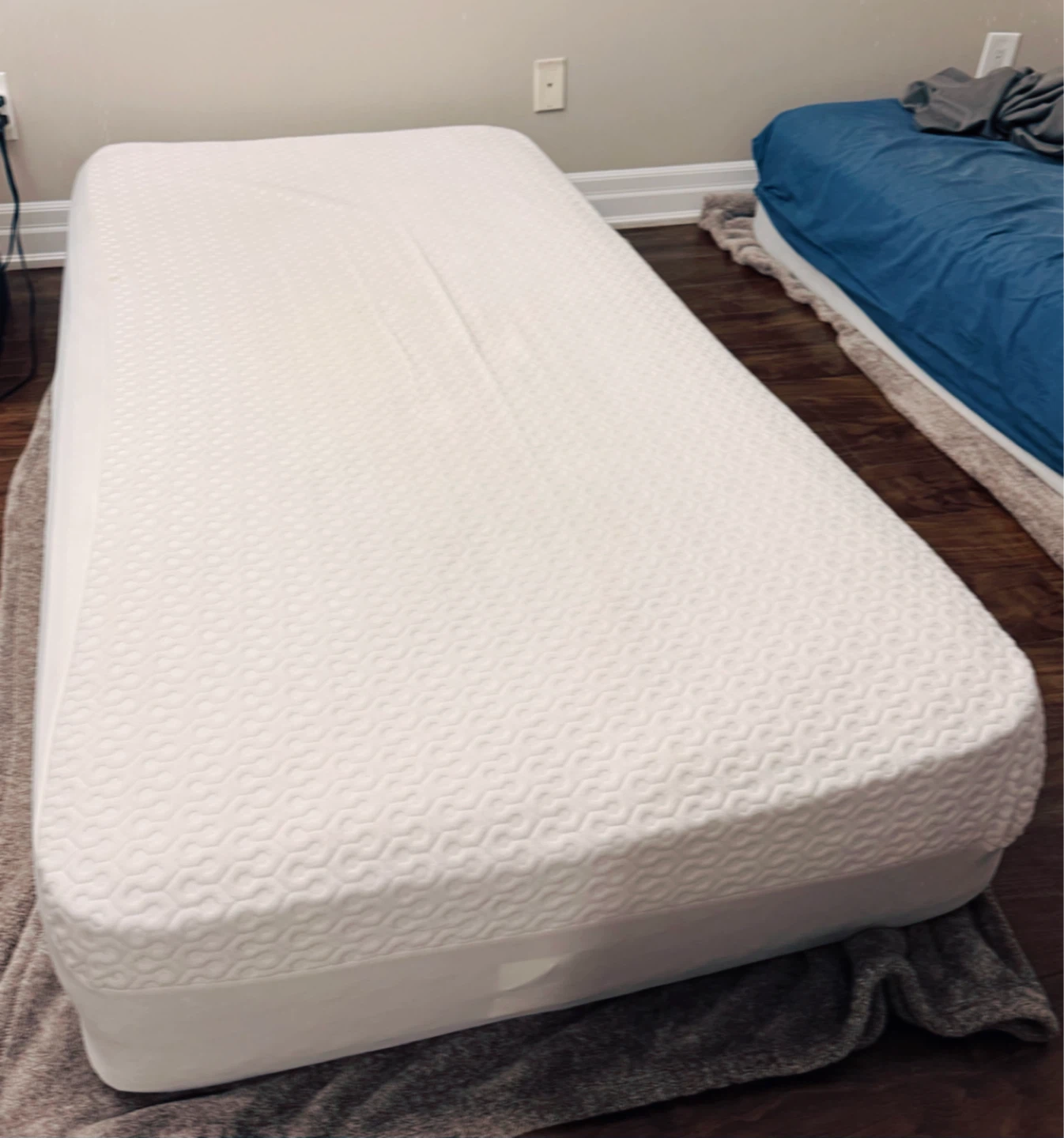 The Brick mattress + protector - photo 2