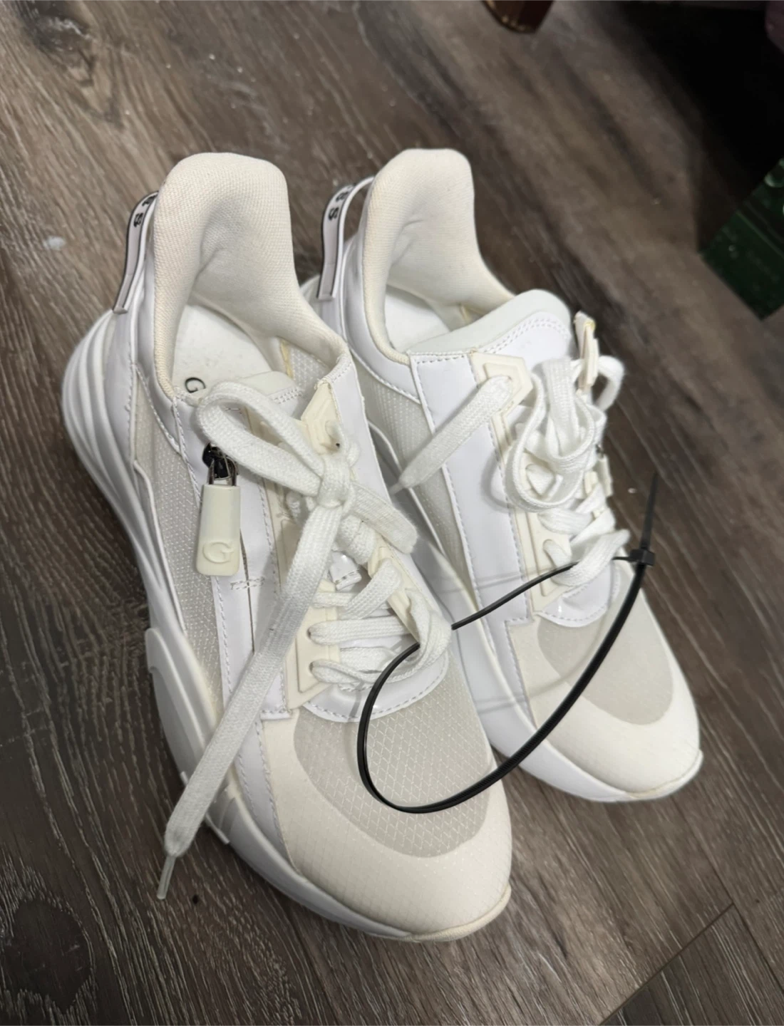 White GUESS Shoes - photo 2