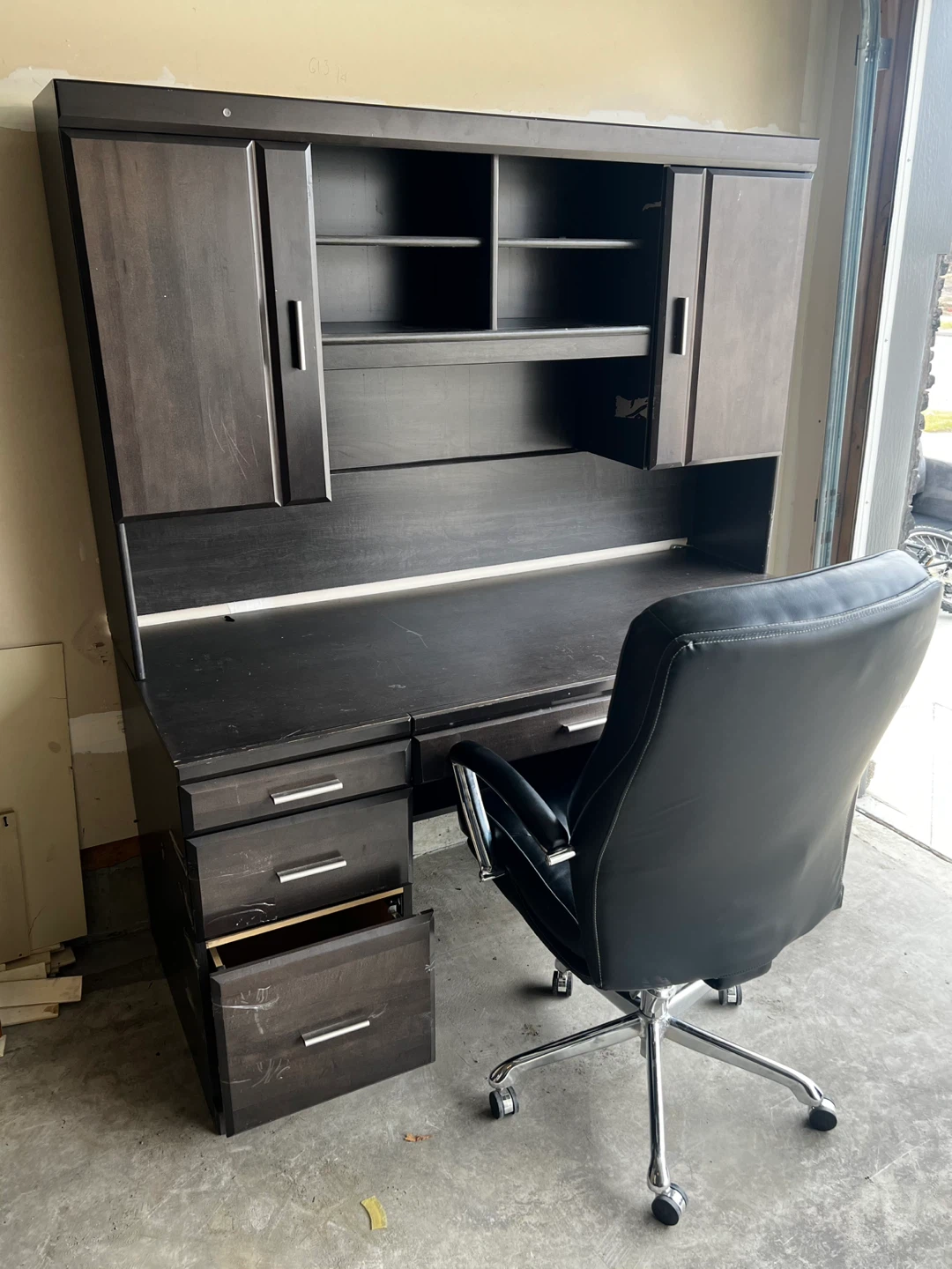 Desk with Hutch - photo 2