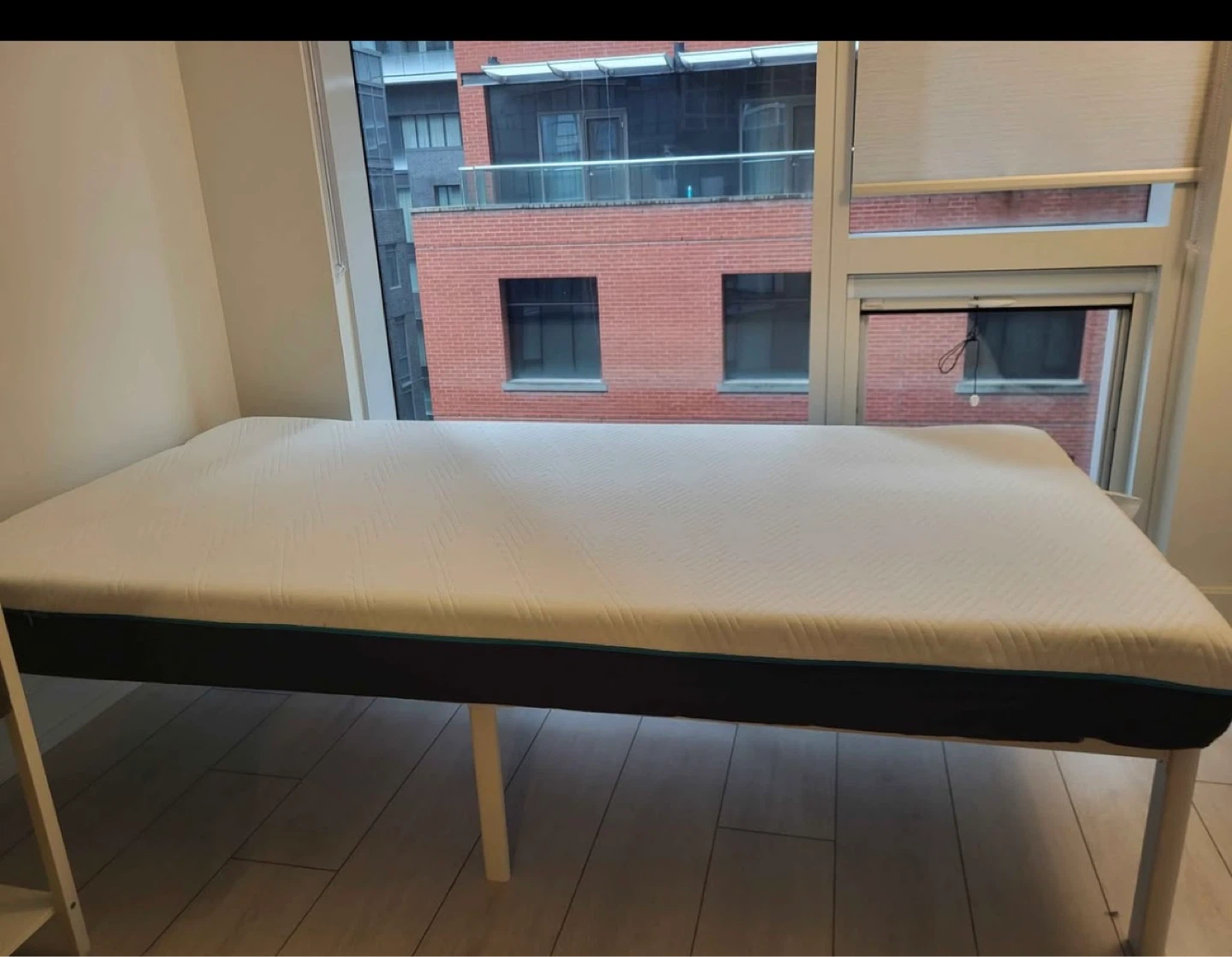 Twin bed with mattress - photo 2