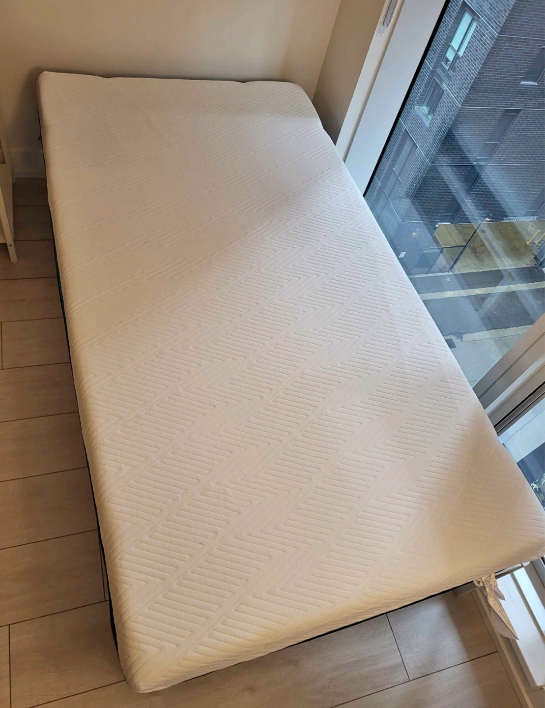 Twin bed with mattress - photo 4