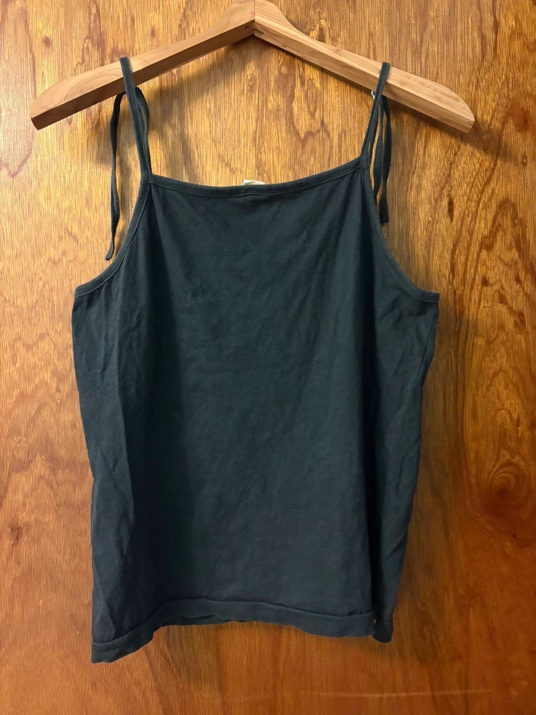⚽ Comfort Black Camisole Tank Top with Floral Detail - photo 3