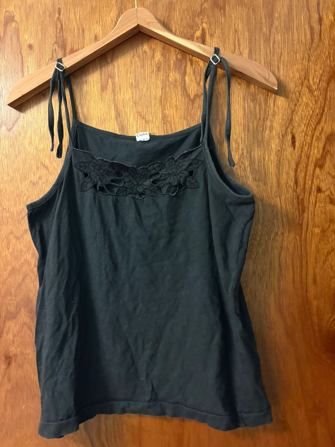 ⚽ Comfort Black Camisole Tank Top with Floral Detail - photo 4
