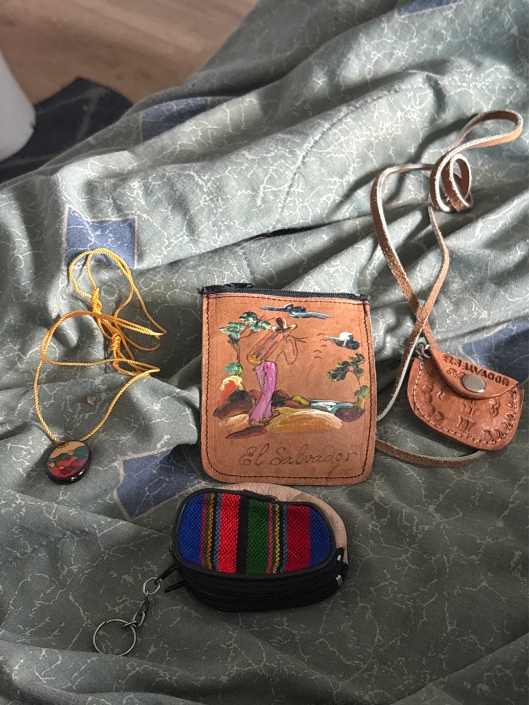 El Salvador Leather Coin Purse & Necklace Set