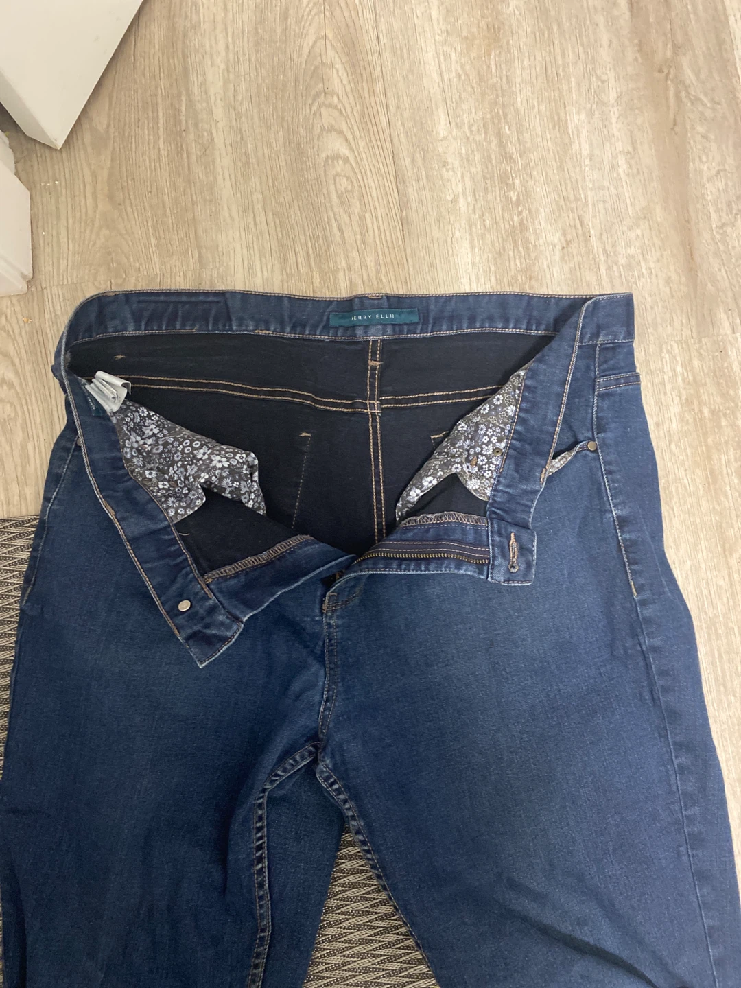 ⚽  Jerry Ellis Jeans - Size 38x32