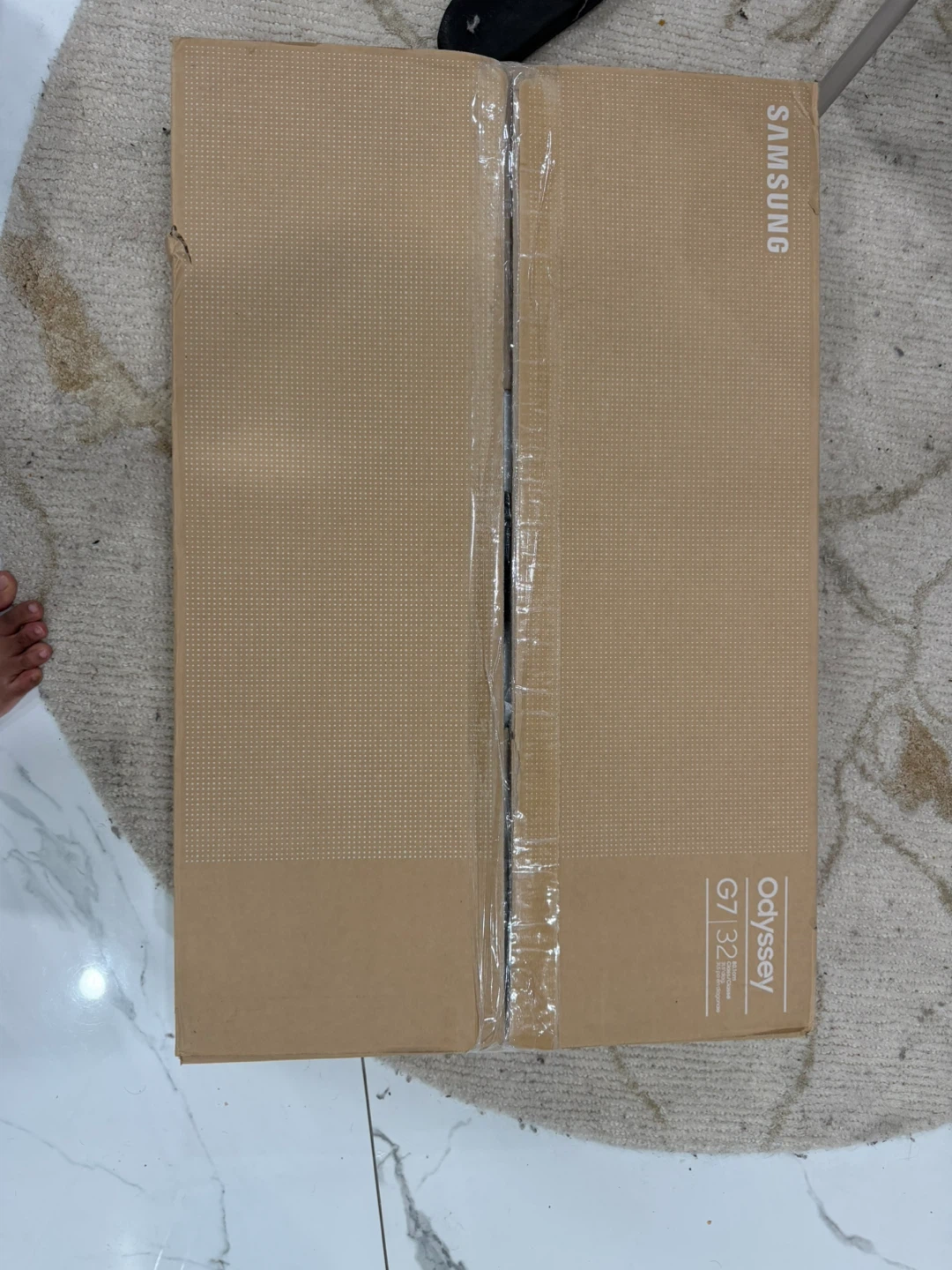 Samsung Odyssey G7 32" Gaming Monitor Box