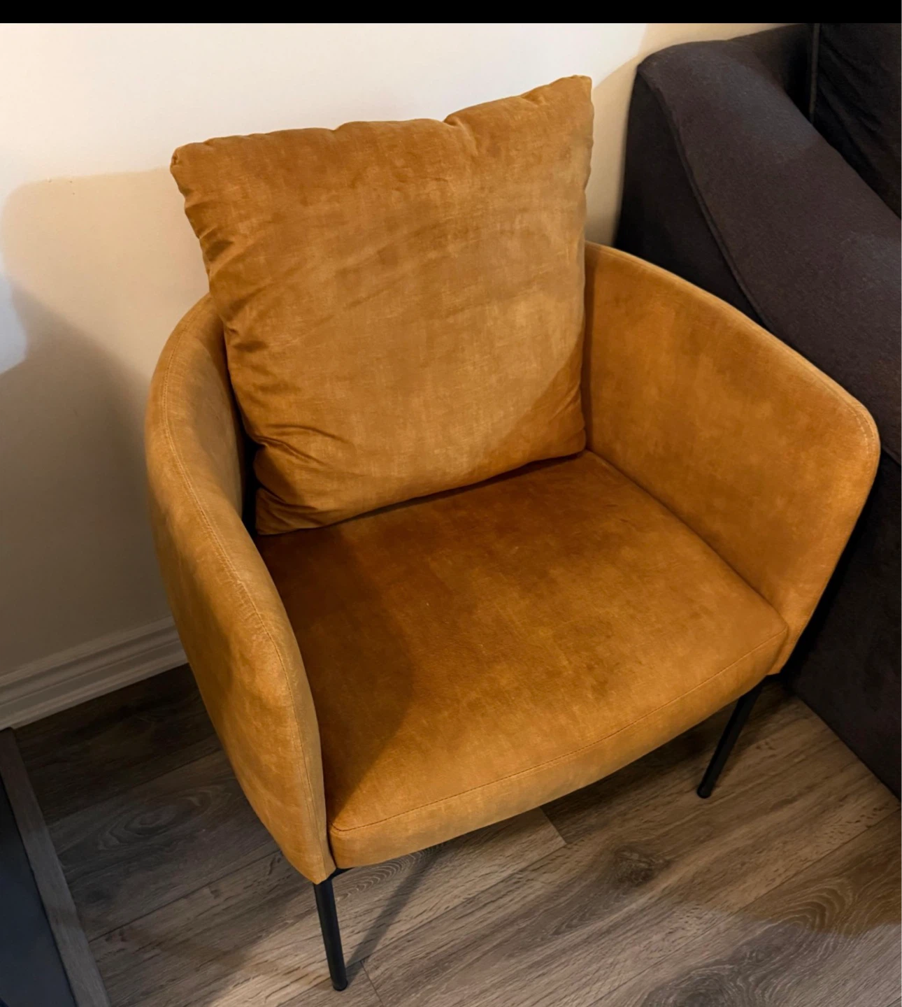 Modern Accent Chair – Mustard Velvet