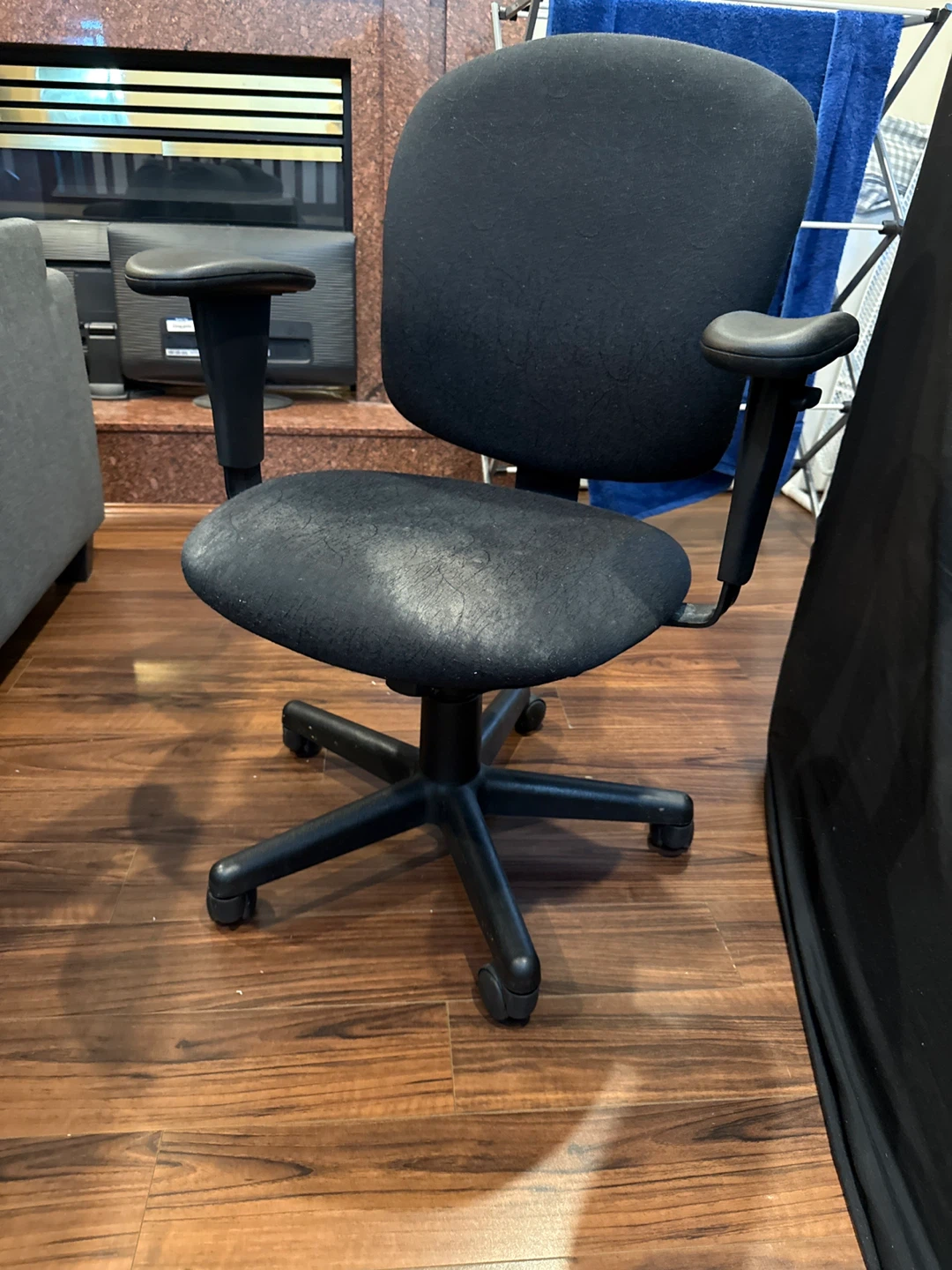 Staples Office Chair – Good Condition