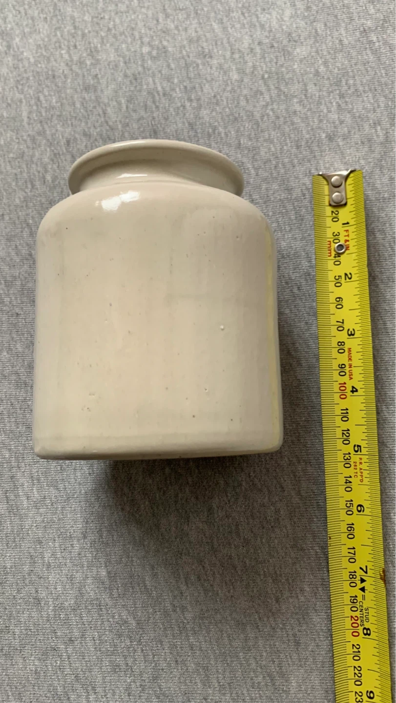 Cream Ceramic Pot ⚽️