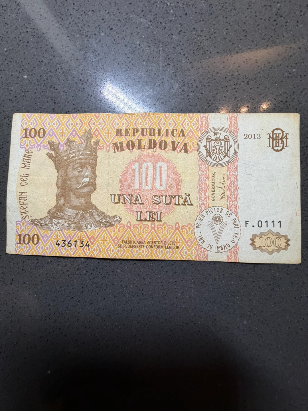 Moldova 100 Lei Banknote