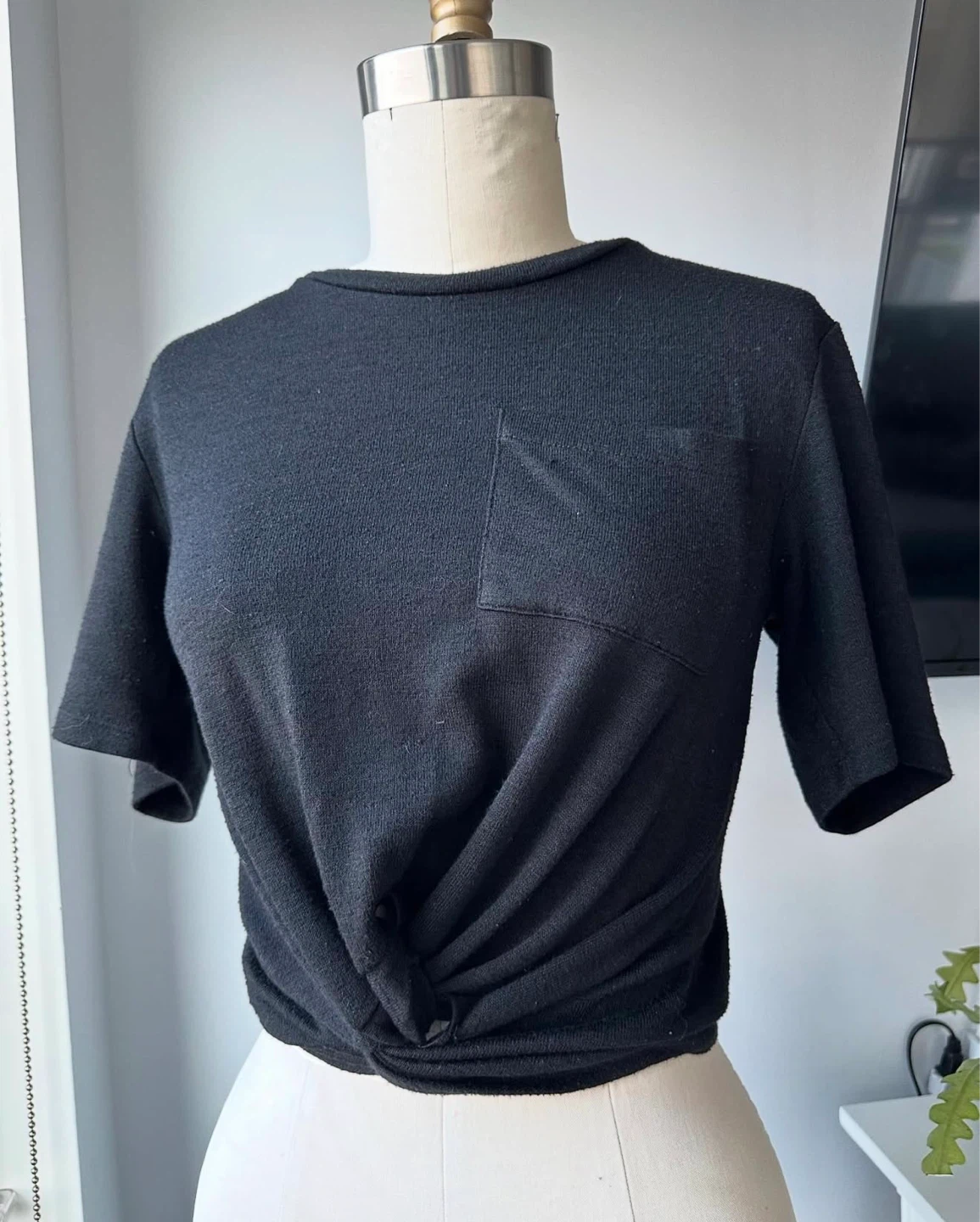 ⚽️Aritzia Wilfred tshirt size small