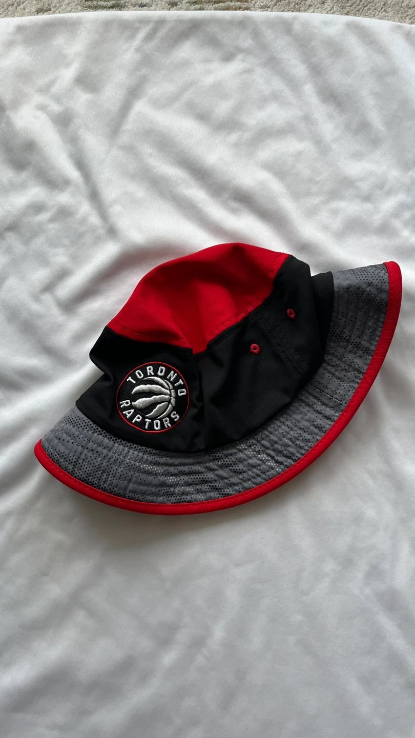 Toronto Raptors 2026 playoff T-shirt and Adidas Bucket Hat L/XL - photo 3