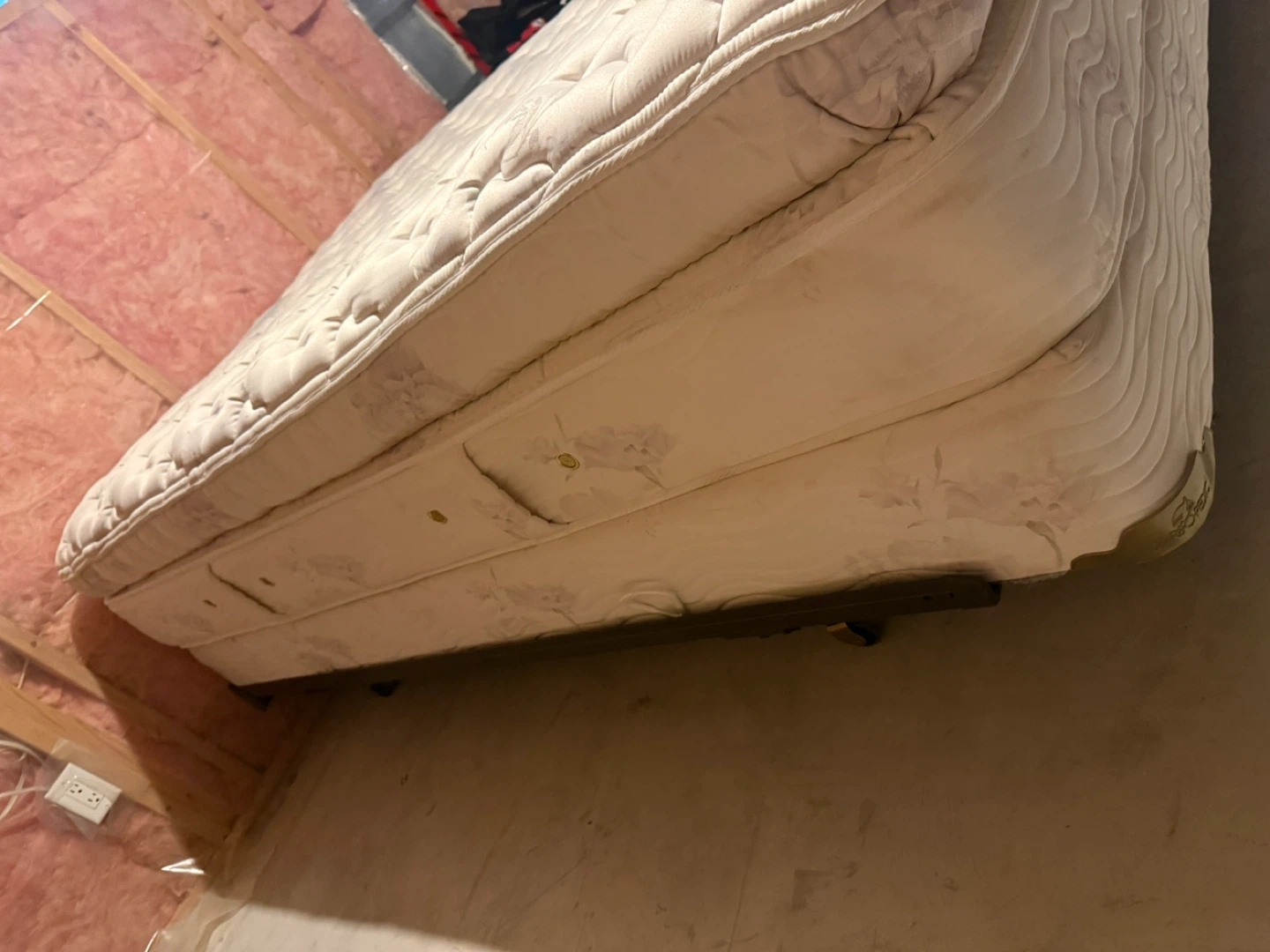 Brand new queen bed - photo 3