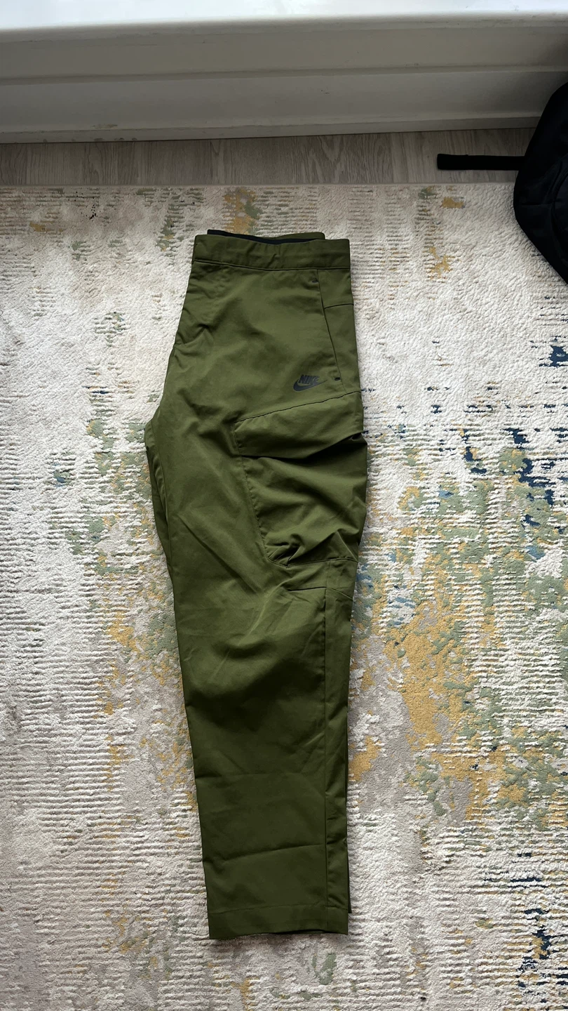 Nike Cargo Pants - Olive Green