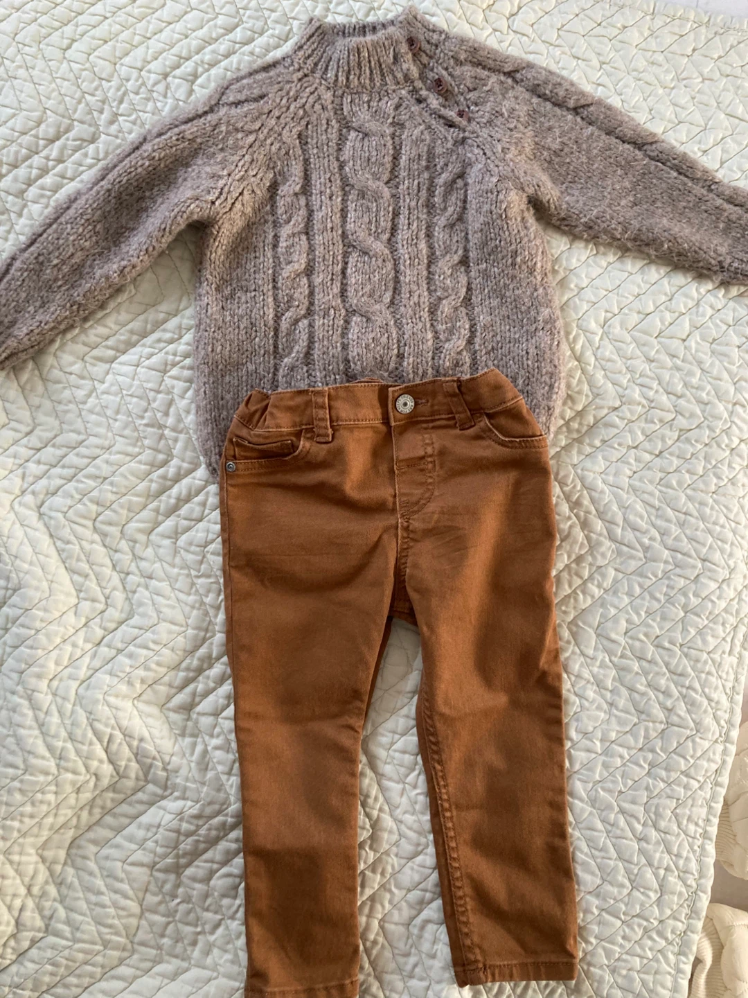 Brown Corduroy Pants and Knit Sweater Set⚽️