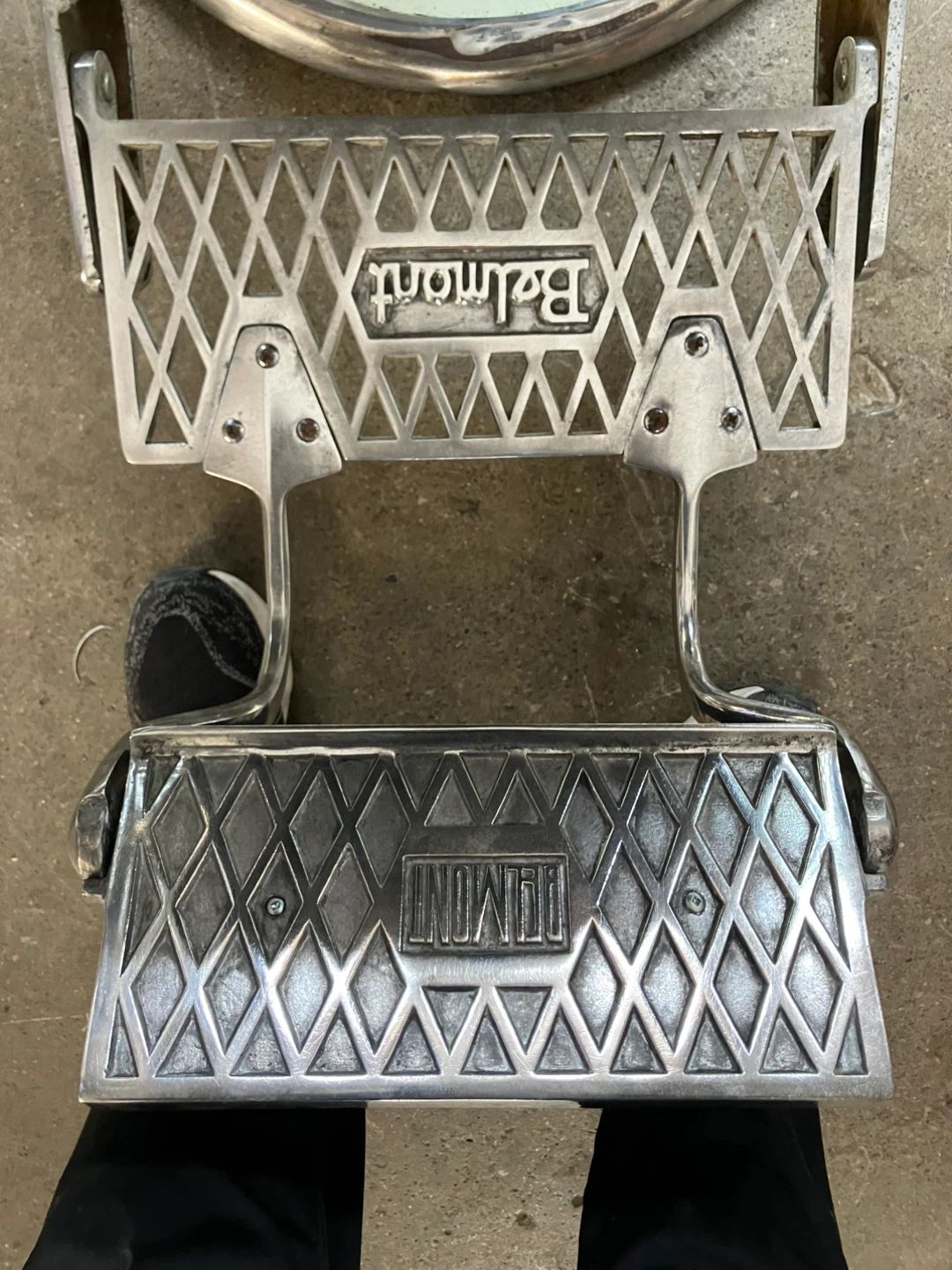 Three 1950 s Belmont Takara barber chairs - photo 4