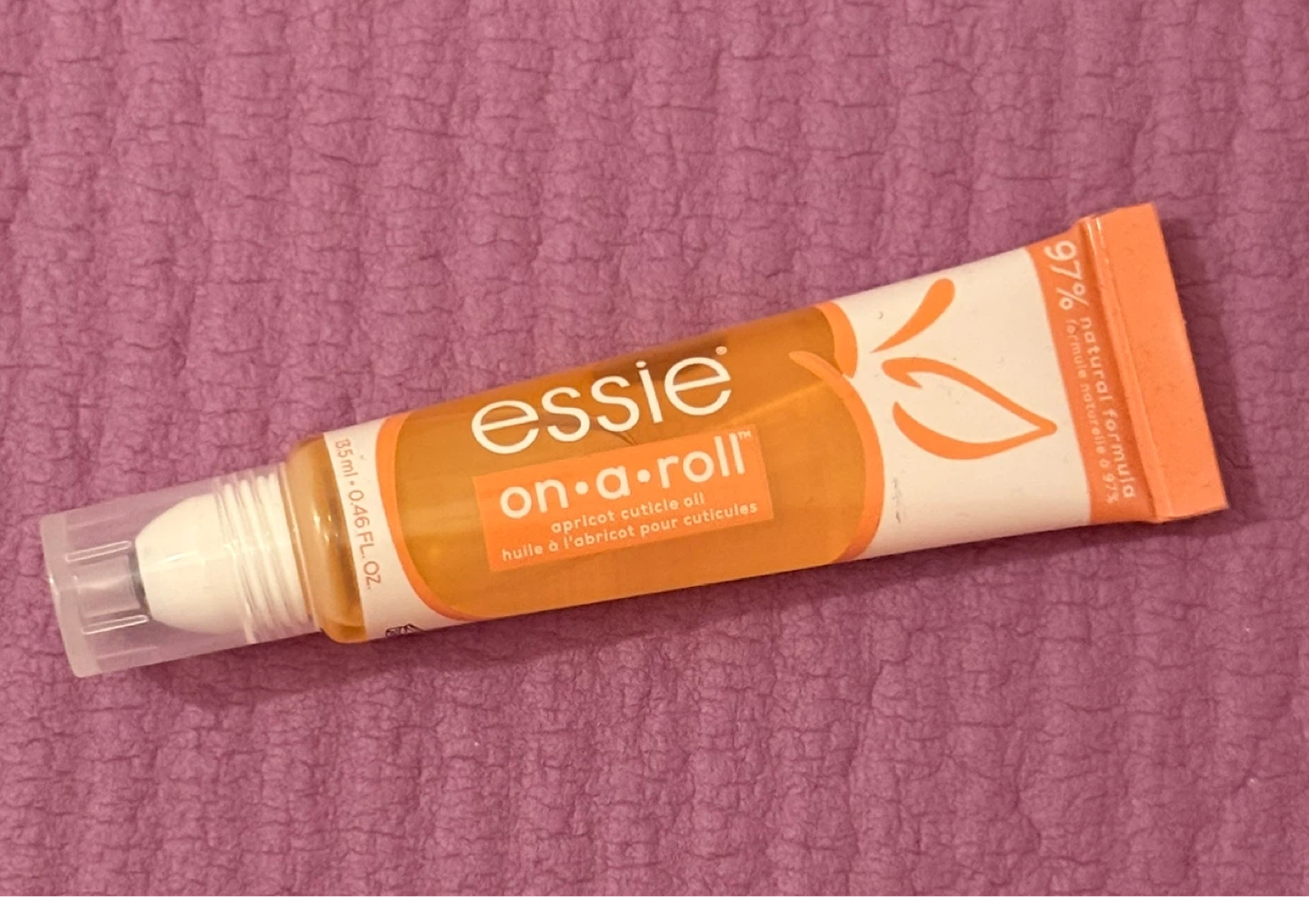NEW⚽️essie on-a-roll apricot cuticle oil