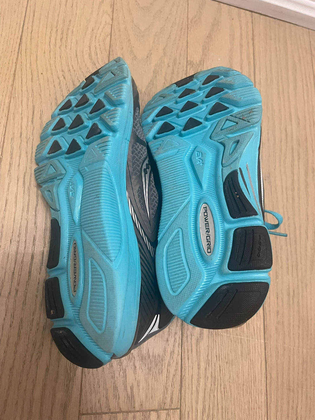 ⚽️womens Saucony Running Shoes size 5 - photo 2