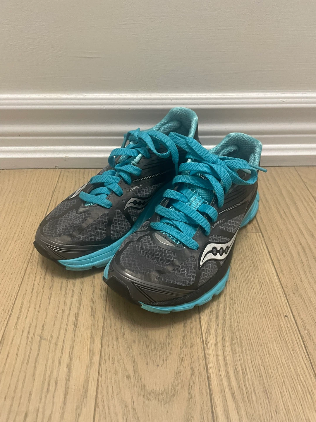 ⚽️womens Saucony Running Shoes size 5