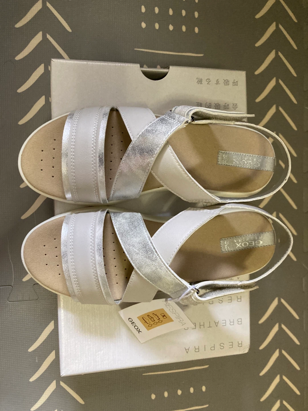 Geox White & Silver Strap Sandals⚽️