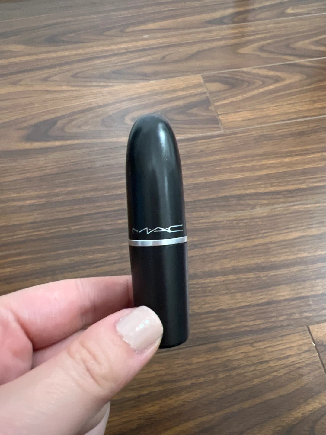 ⚽️ MAC Matte Lipstick - Diva A24