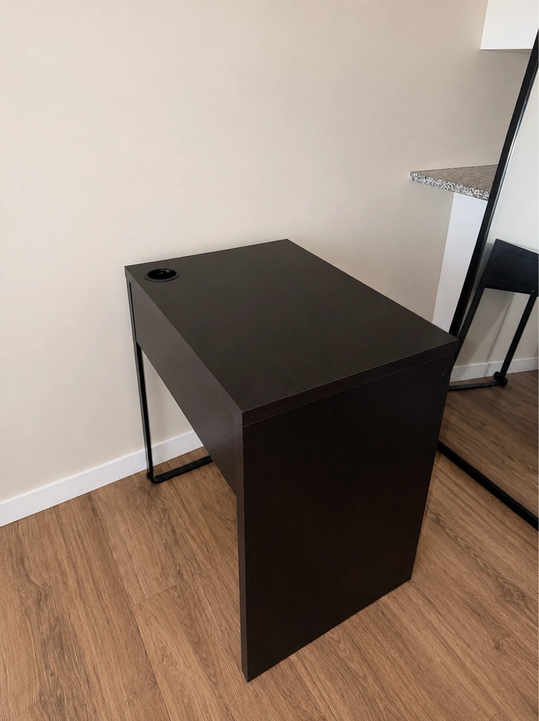 Micke (IKEA) Computer Desk - photo 4