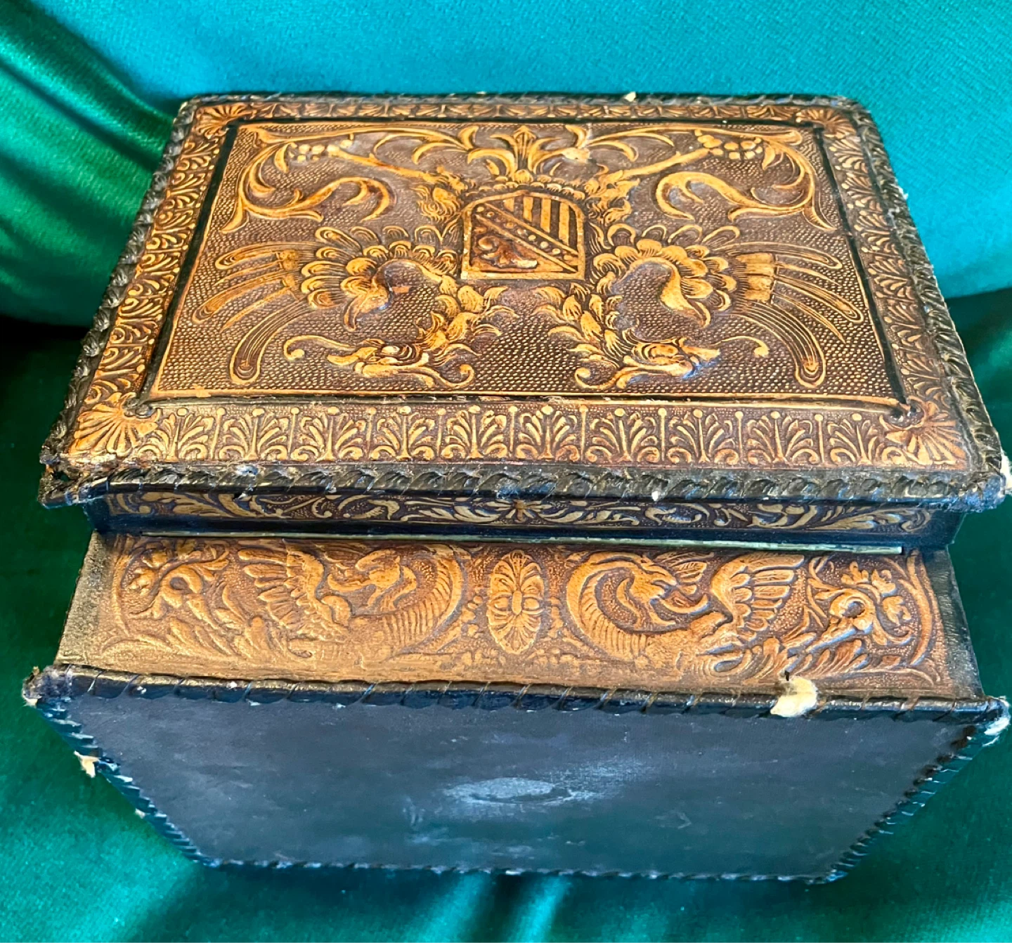 Ornate Decorative leather cigarette box - photo 3