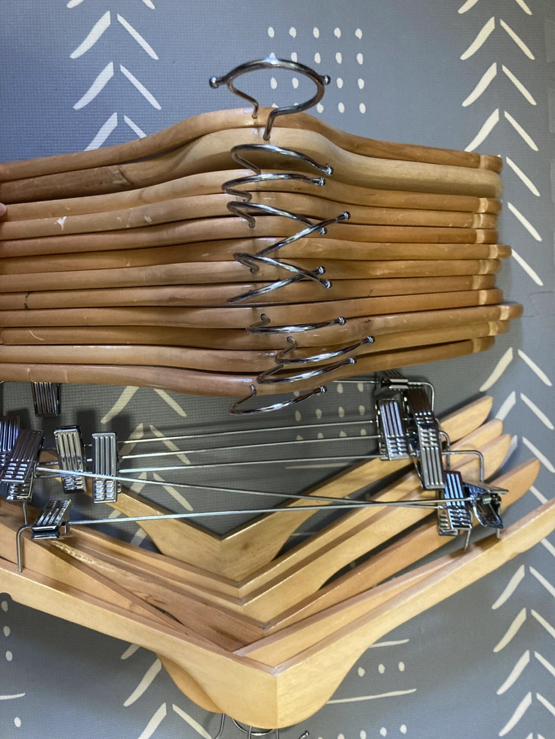 ⚽️Wooden Hangers with Clips - Set of 16 - photo 2