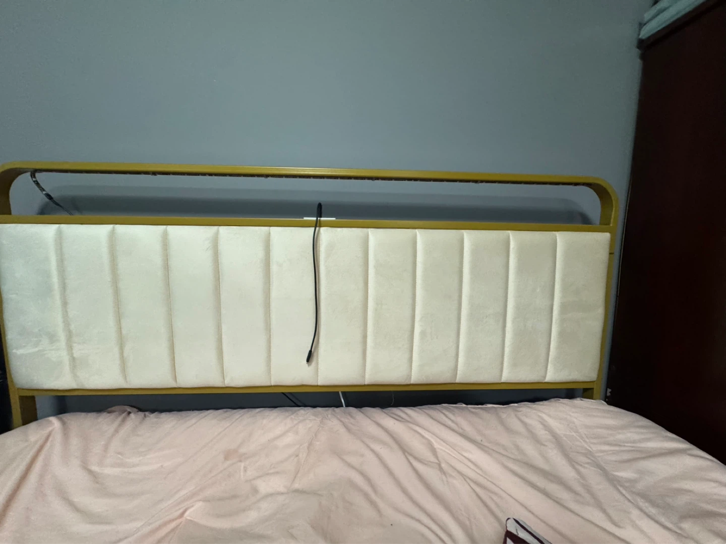 Queen size Gold Bed Frame& MATRESS (brand new)  LED Lights - photo 4