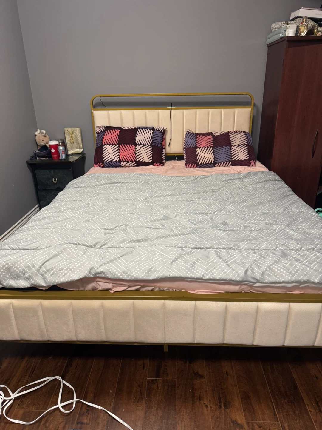 Queen size Gold Bed Frame& MATRESS (brand new)  LED Lights - photo 2