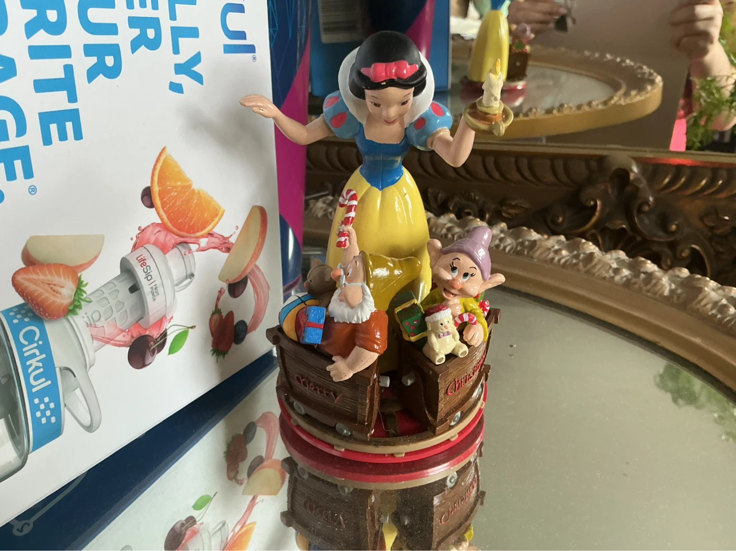 Disney Snow White and the Seven Dwarfs Christmas Figurine ⚽