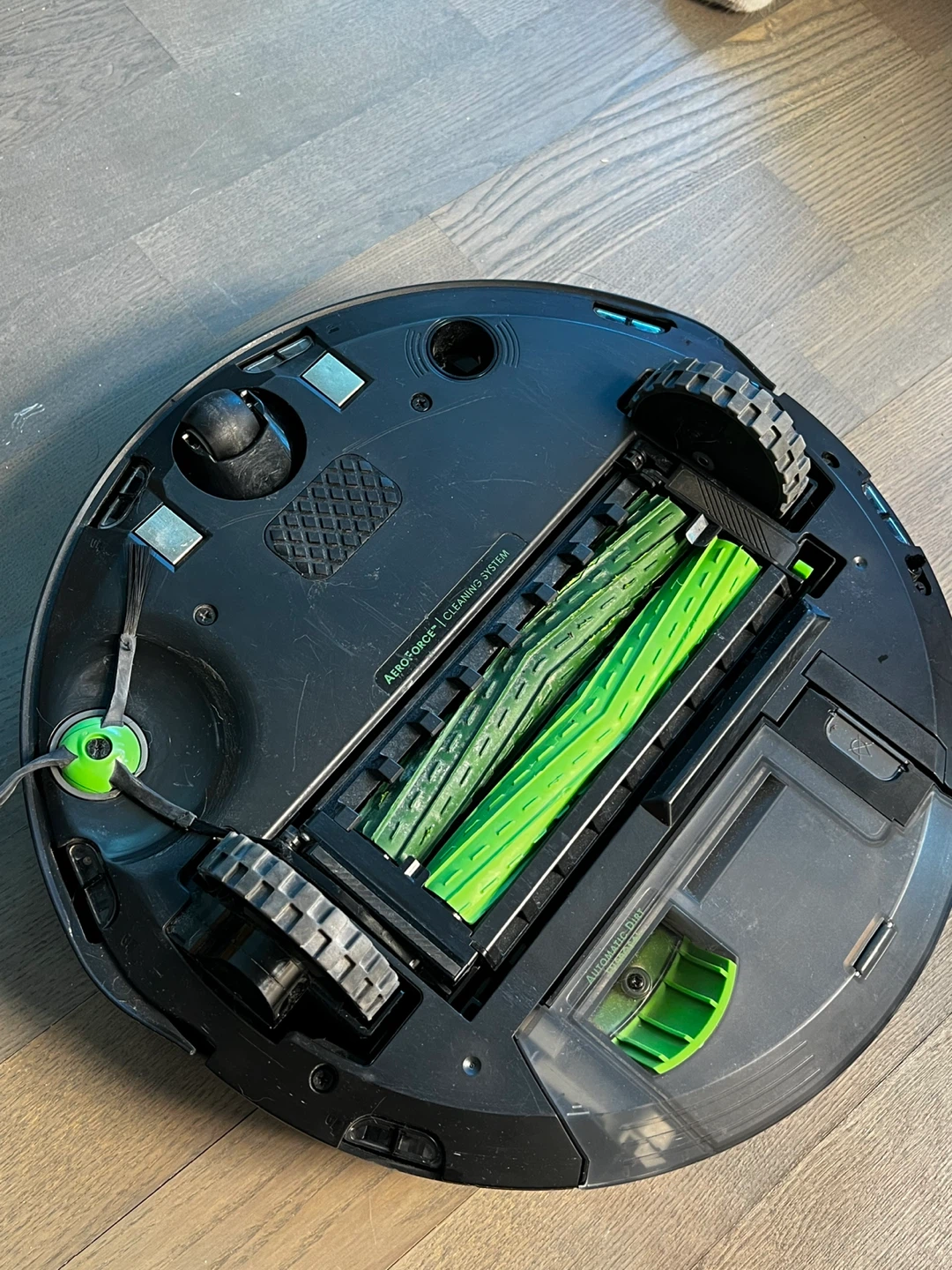 iRobot j7 robo vacuum - photo 2