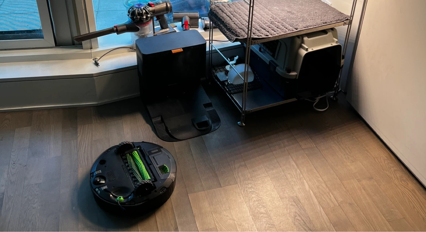 iRobot j7 robo vacuum