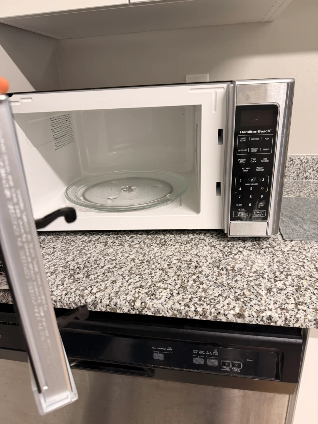 Hamilton Beach Microwave Oven - photo 3