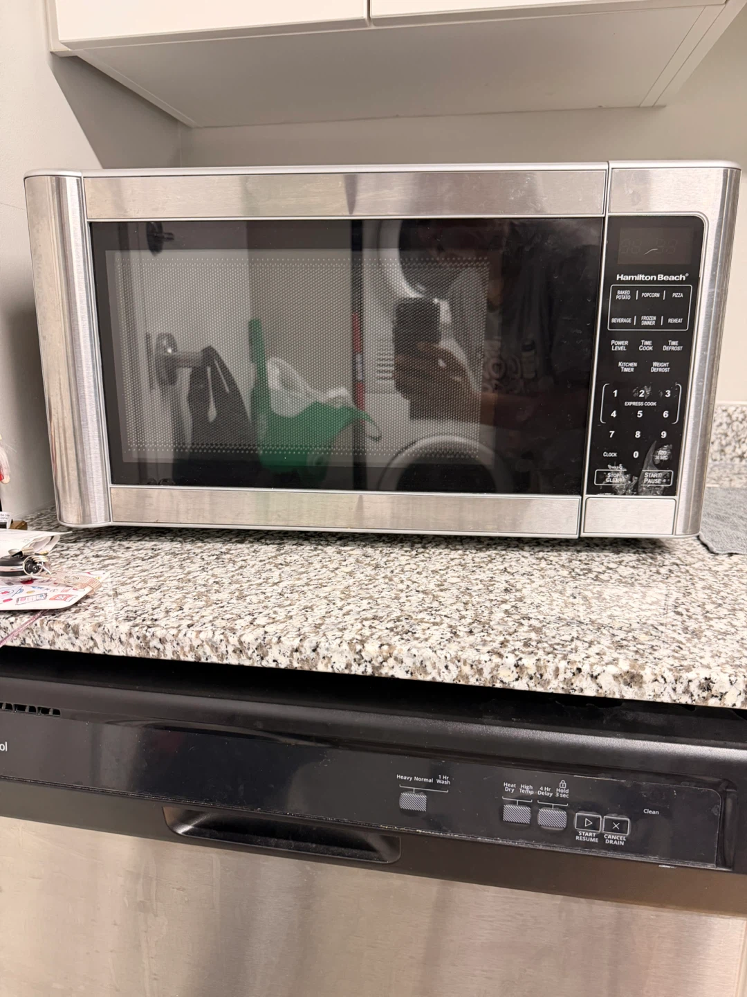 Hamilton Beach Microwave Oven - photo 2
