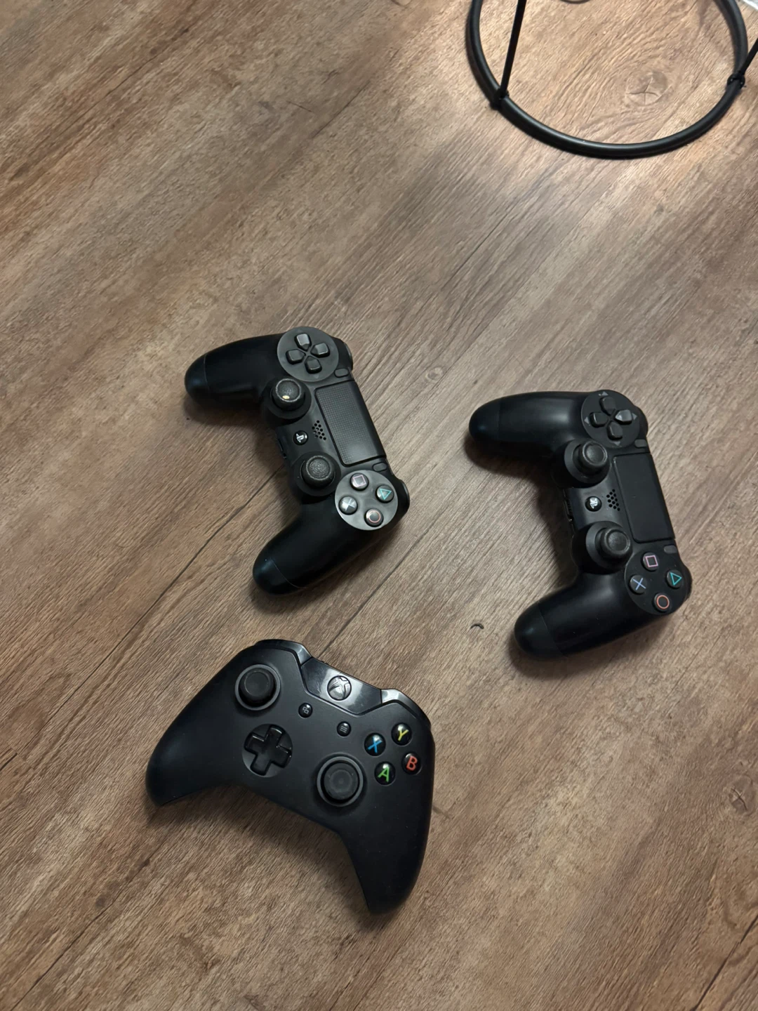 3 Gaming Controllers: PS4 & Xbox
