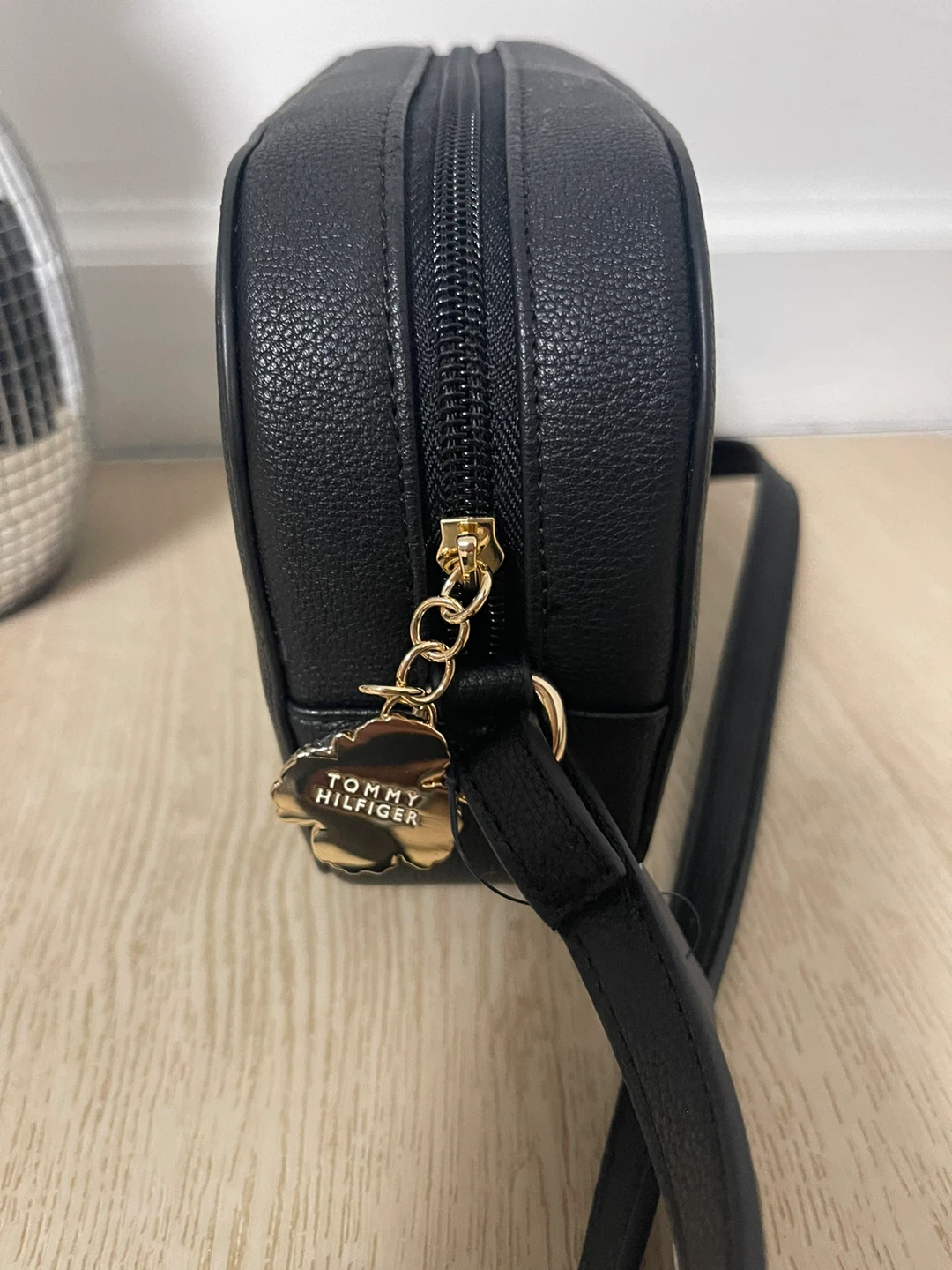 Tommy Hilfiger Black Camera Bag - photo 4
