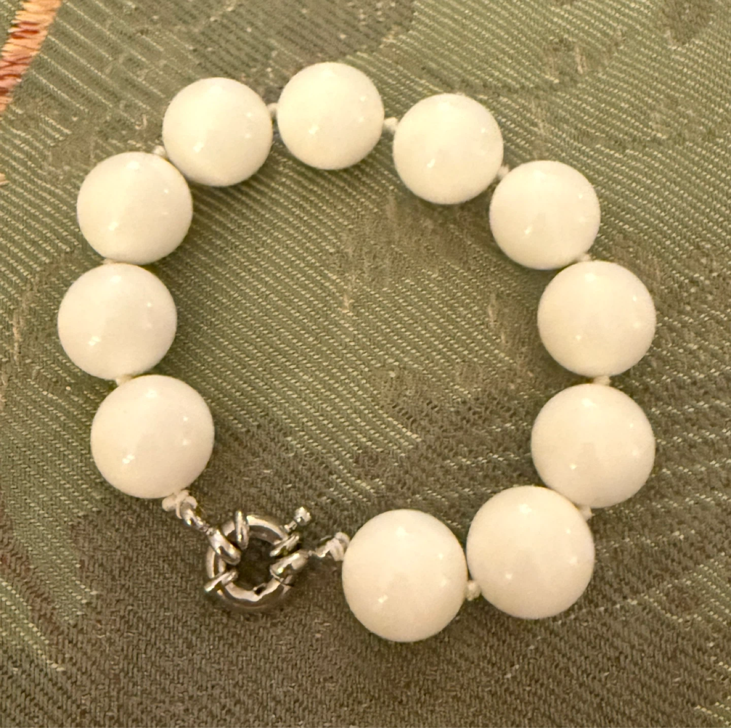 White Beaded Bracelet⚽️