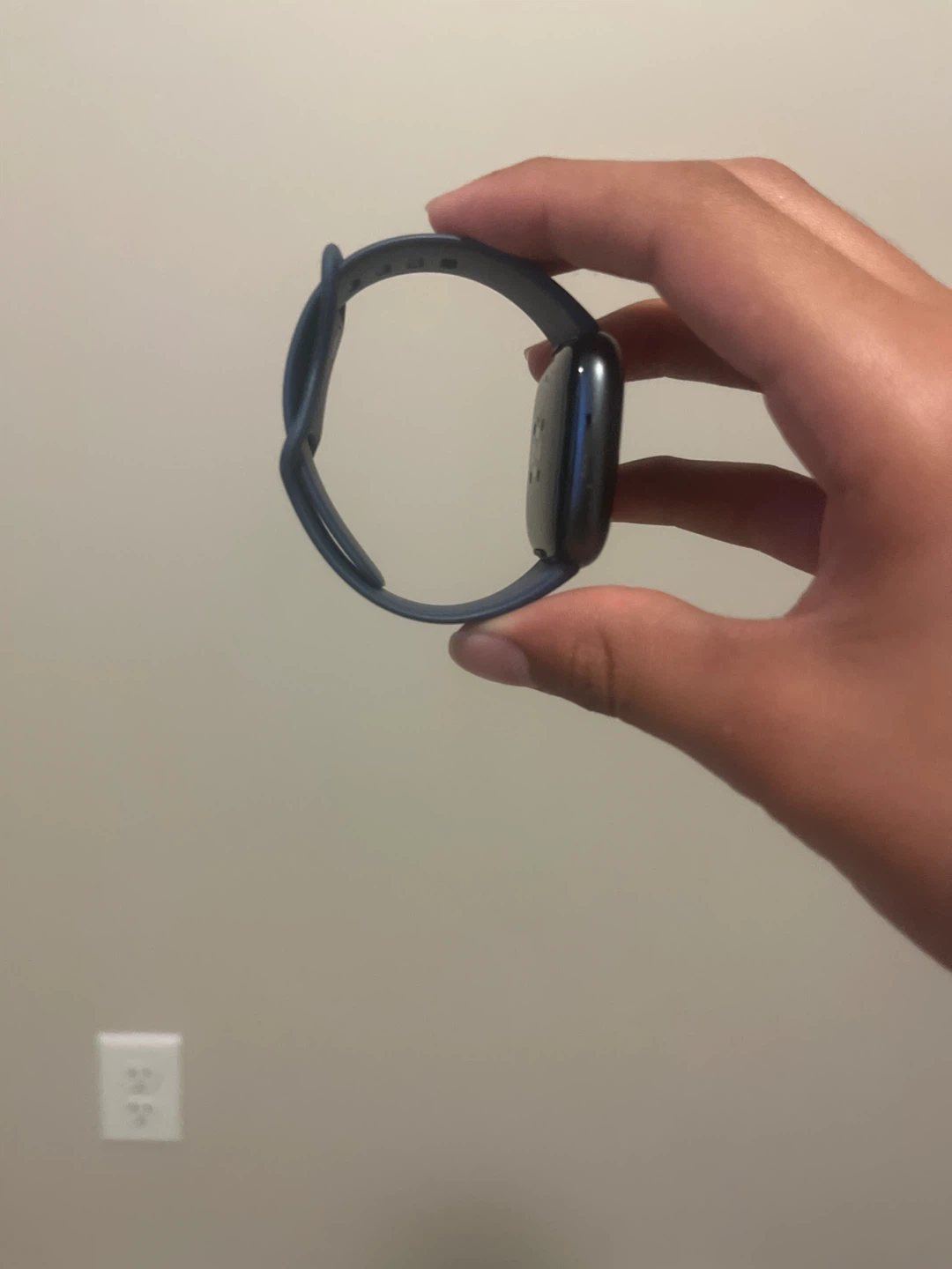 Fitbit Versa Smartwatch with Charger - photo 2