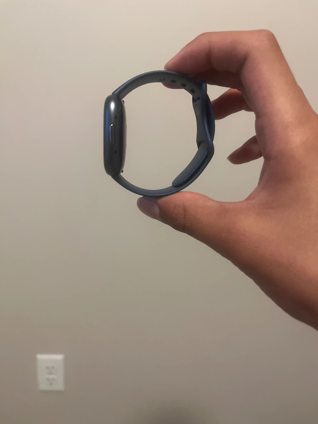 Fitbit Versa Smartwatch with Charger - photo 3