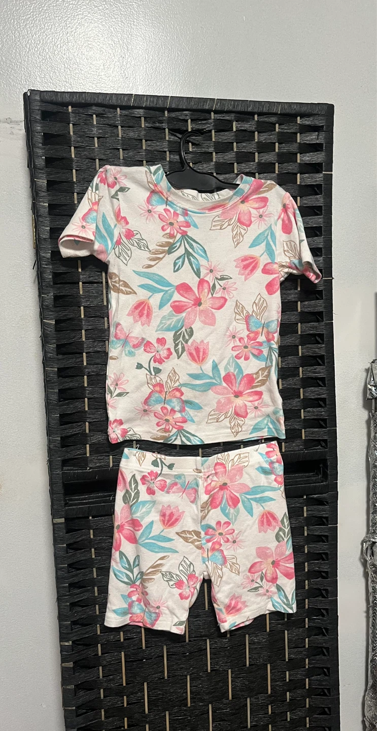 Girls Floral T-shirt and Shorts Set size 5 kids - photo 3
