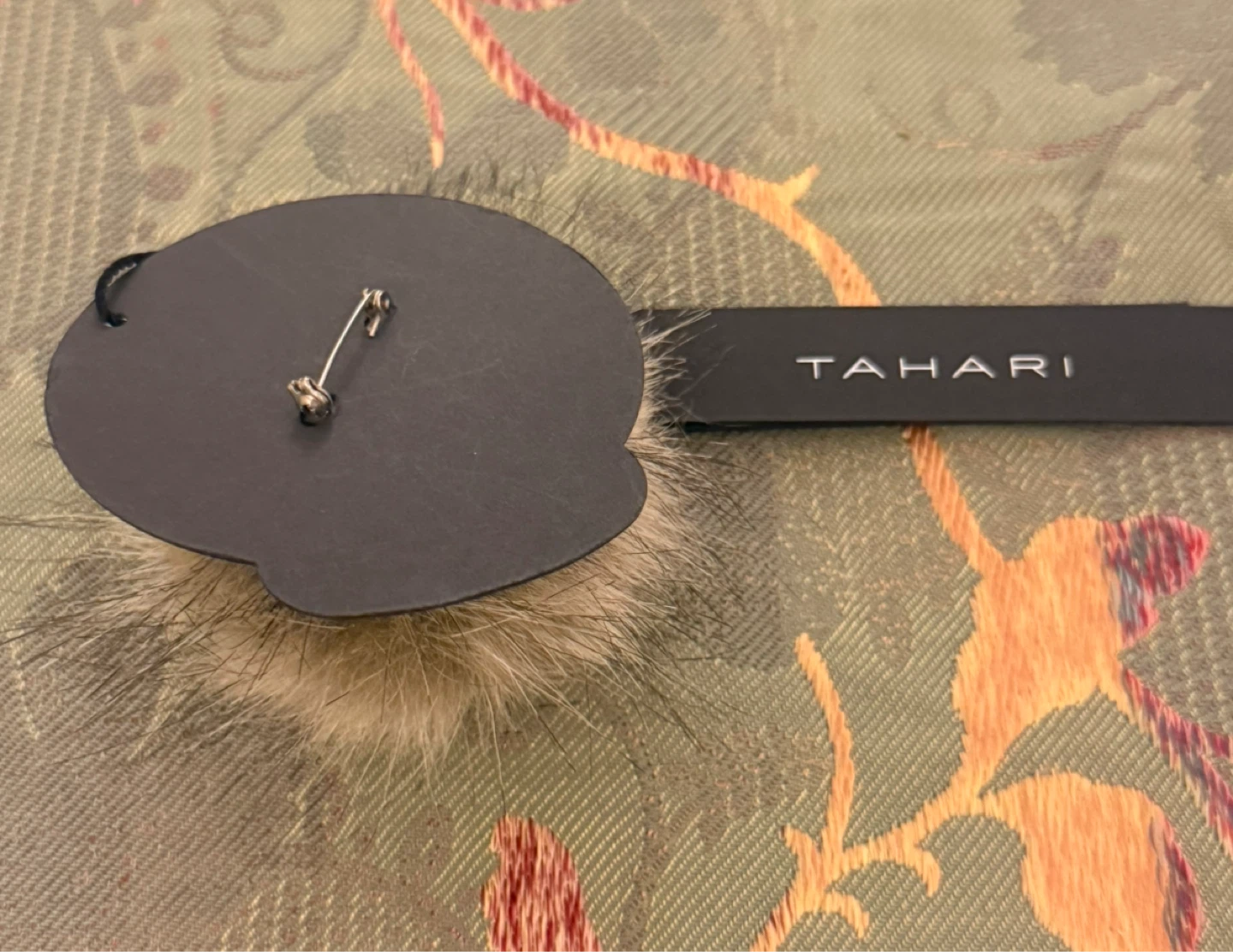 Tahari Faux Fur Brooch Pin⚽️ - photo 2