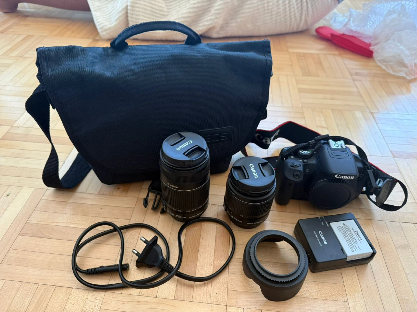 Canon EOS 700D - DSLR Camera - Immediate Starter pack